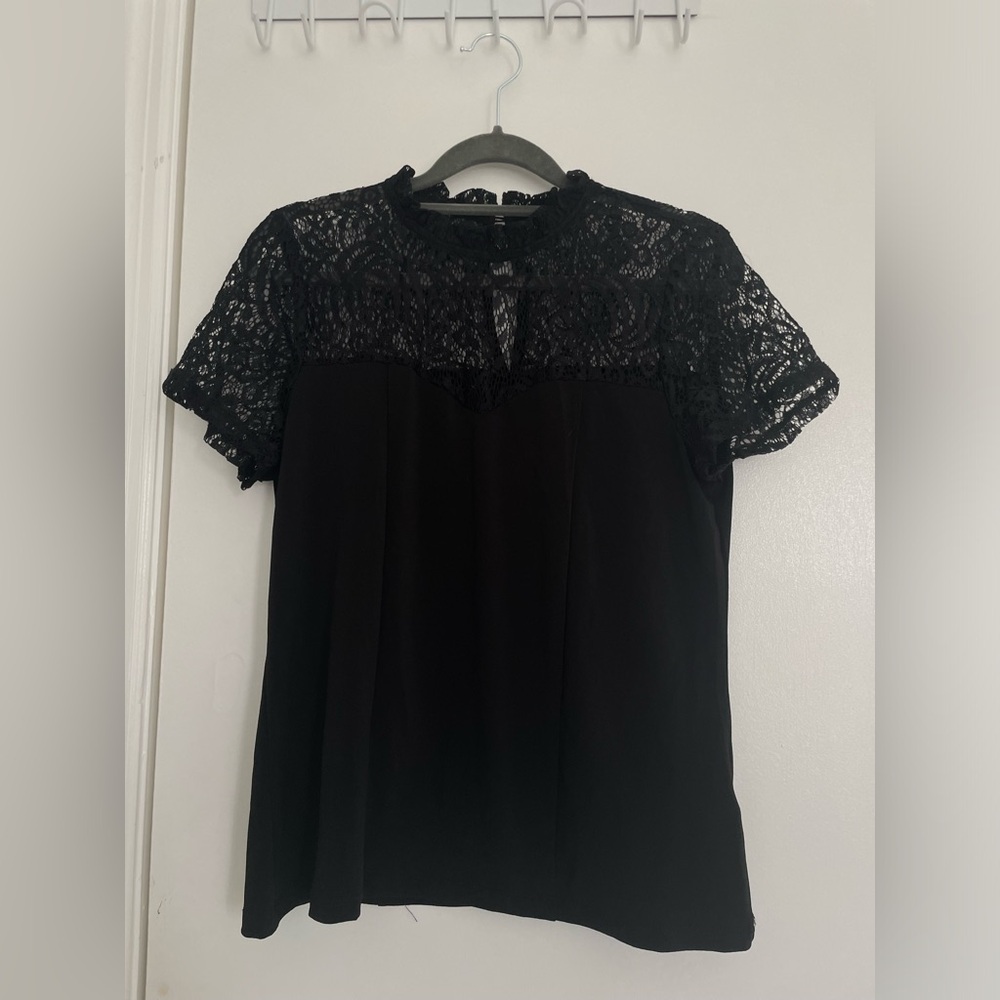 Good Condition Cable and Gauge Women’s black lace Top
